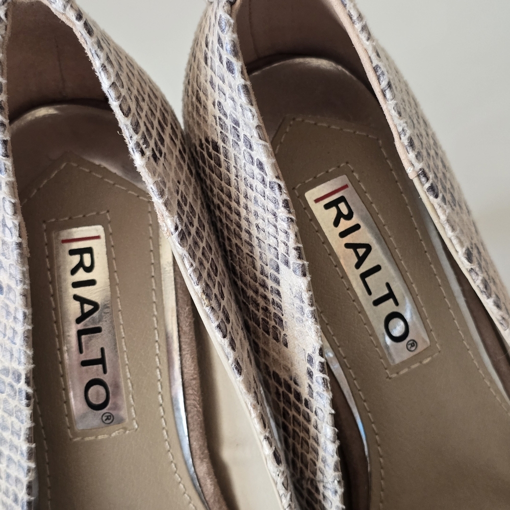 Python Snakeskin Patterned Pointy Torle Heeled Pu… - image 7